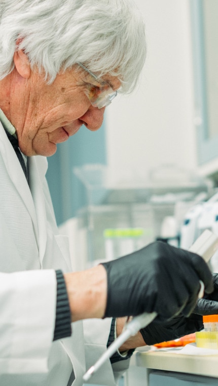 A scientist working in the Hill's Pet Nutrition Centre laboratory