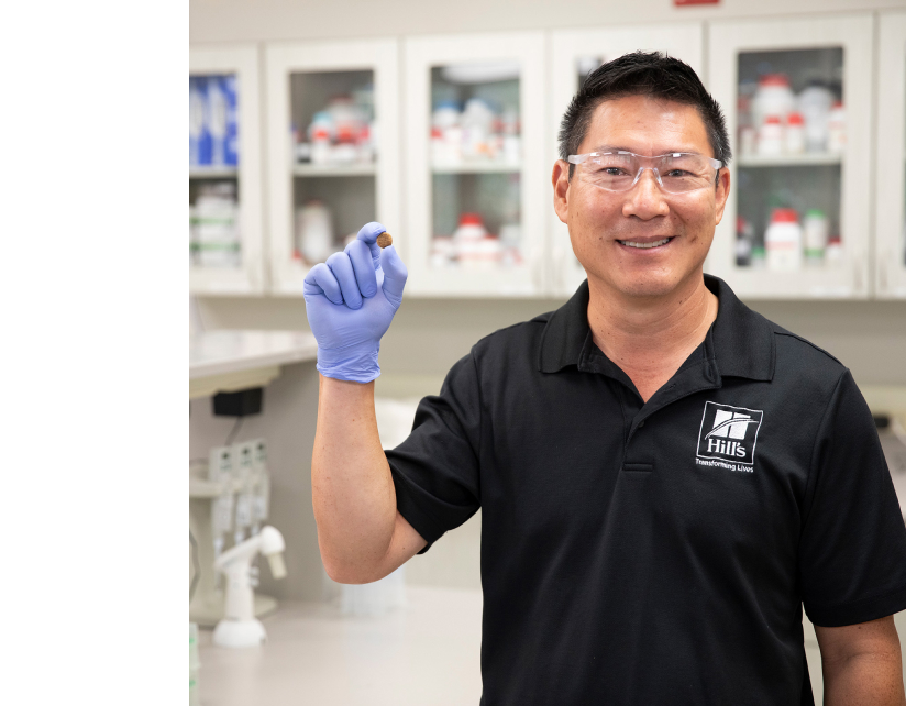 Impegato dell'Hill's Pet Nutrition Center